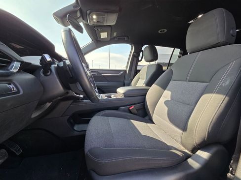 Used 2025 GMC Acadia Elevation image 24