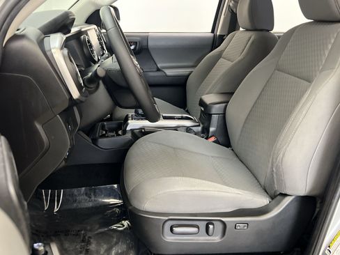 Used 2022 Toyota Tacoma SR5 AWD/4WD image 12
