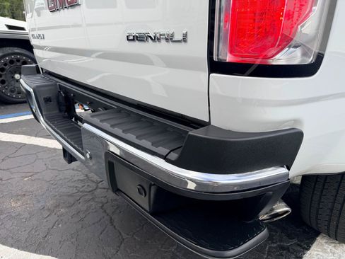 Used 2020 GMC Canyon Denali AWD/4WD image 11