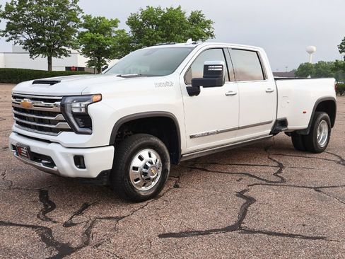 Used 2025 Chevrolet Silverado 3500 High Country w/ Technology Package AWD/4WD image 14