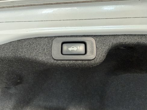 Used 2016 Lexus ES 350 w/ Luxury Package w/Wood Trim FWD image 33