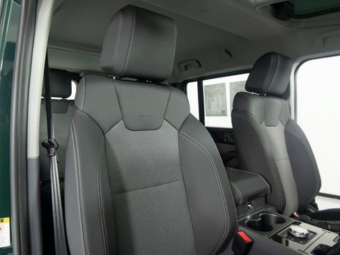 Used 2025 INEOS Grenadier Station Wagon AWD/4WD image 33