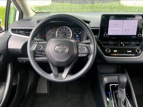Used 2022 Toyota Corolla LE w/ LE Convenience Package image 5