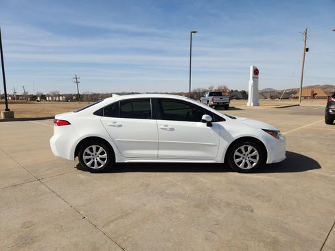 Used 2024 Toyota Corolla LE image 7