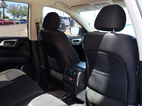 Used 2020 Nissan Pathfinder S FWD image 29