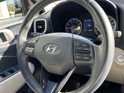 Used 2022 Hyundai Venue Limited image 53