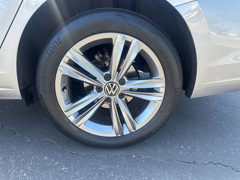 Used 2022 Volkswagen Jetta SE w/ Panoramic Sunroof Package image 9