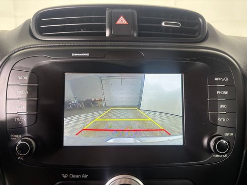 Used 2018 Kia Soul + FWD image 17