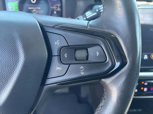 Used 2022 Chevrolet Bolt EUV LT w/ Comfort Package FWD image 19