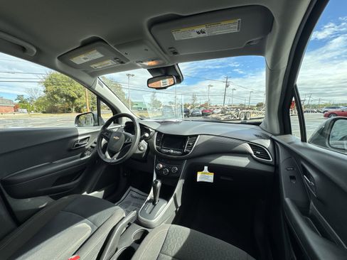 Used 2022 Chevrolet Trax LS w/ Tint and Cruise Package image 30