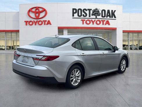 Used 2025 Toyota Camry LE image 7