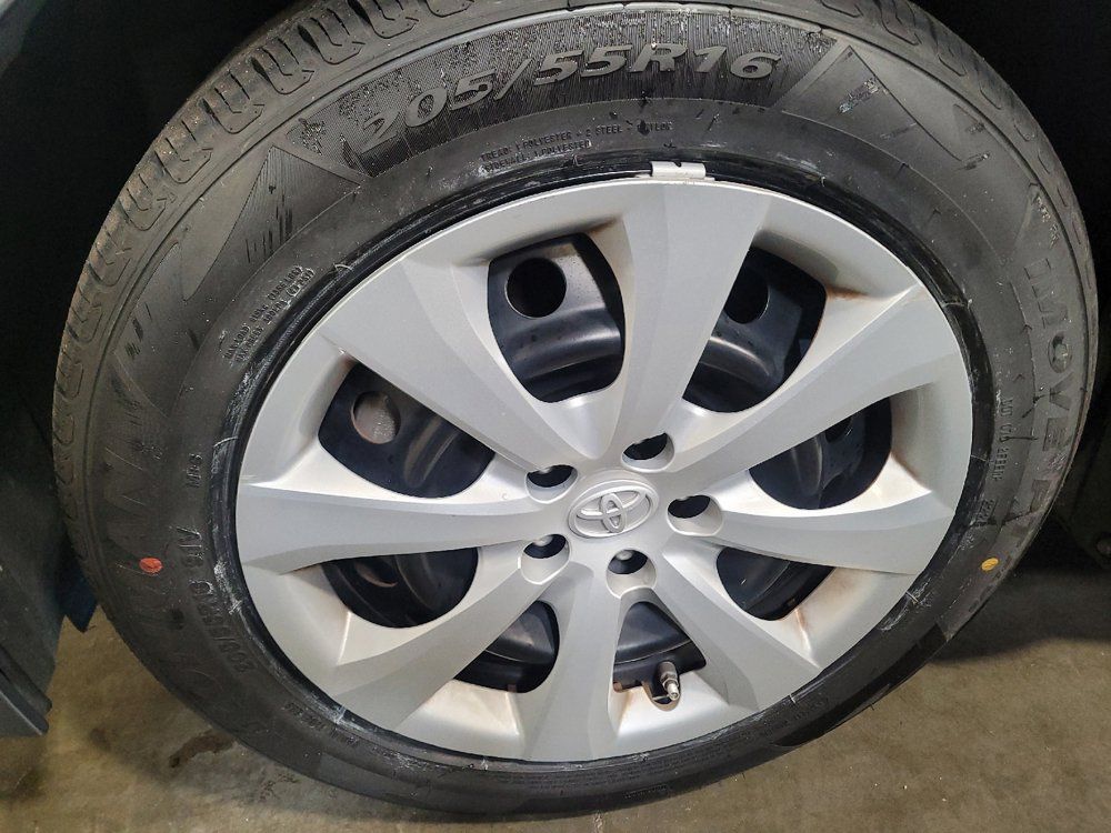 Used 2022 Toyota Corolla LE FWD image 31