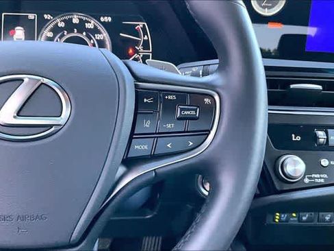 Used 2025 Lexus ES 350 w/ Premium Package FWD image 12