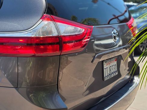 Used 2016 Toyota Sienna LE FWD image 10