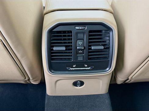 Certified 2025 Porsche Macan image 29