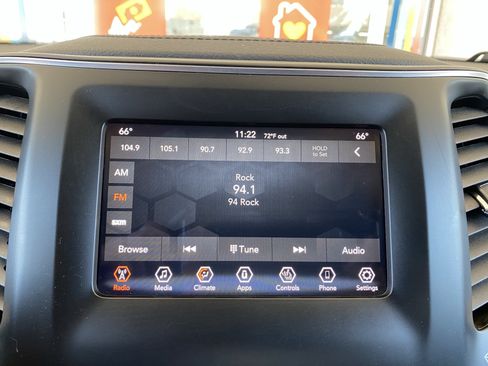 Used 2019 Jeep Cherokee Latitude Plus AWD/4WD image 3