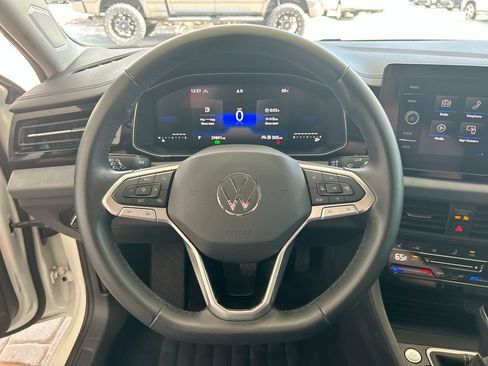 Certified 2025 Volkswagen Jetta SE FWD image 14