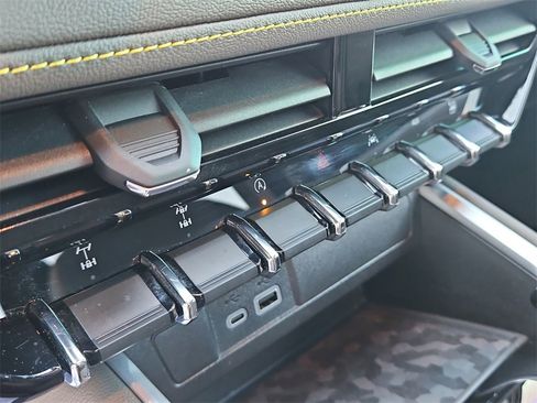 Used 2024 Chevrolet Colorado ZR2 w/ Technology Package image 24