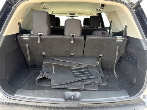 Used 2025 Nissan Pathfinder SV FWD image 19
