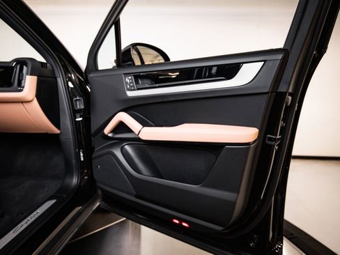 Certified 2026 Porsche Cayenne AWD/4WD image 27