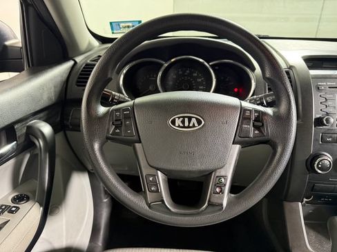 Used 2013 Kia Sorento LX w/ Value Pkg FWD image 21