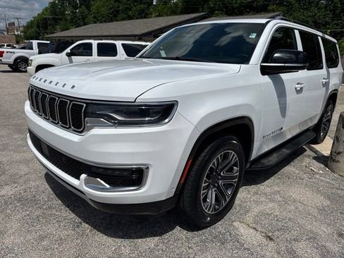 Used 2023 Jeep Wagoneer L Series II RWD image 14