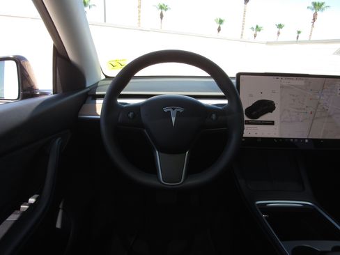 Used 2021 Tesla Model Y Long Range AWD/4WD image 19