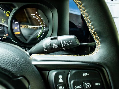Used 2024 Jeep Wrangler Unlimited AWD/4WD image 23