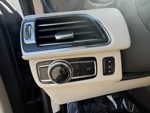 Used 2021 Lincoln Navigator L Reserve w/ Luxury Package AWD/4WD image 19
