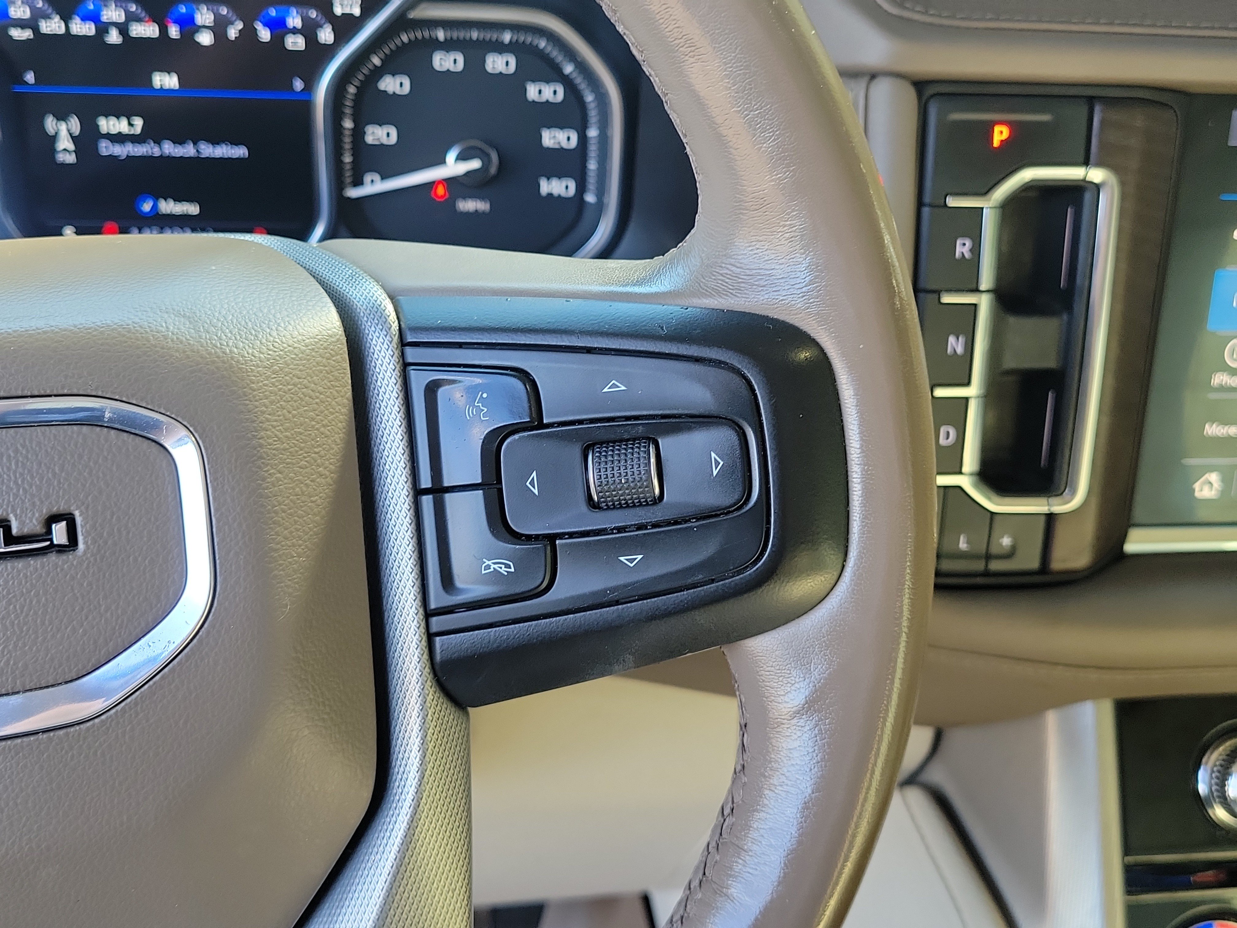 Used 2021 GMC Yukon XL Denali w/ Denali Premium Package AWD/4WD image 24