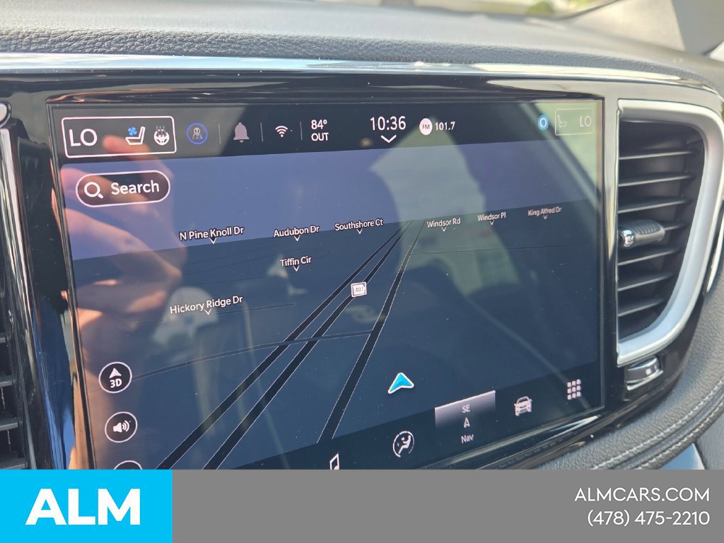 Used 2025 Chrysler Pacifica Limited FWD image 24