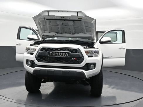 Used 2020 Toyota Tacoma TRD Off-Road AWD/4WD image 37