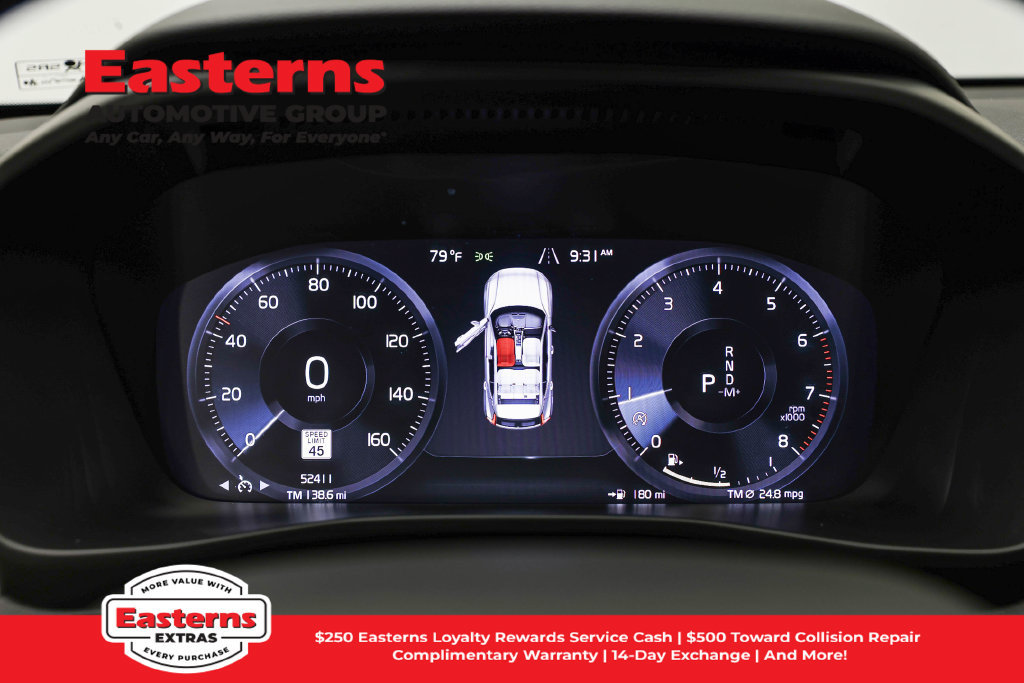 Used 2021 Volvo XC40 T4 Momentum FWD image 17