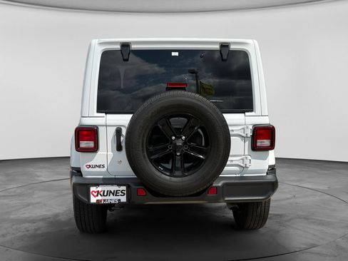 Used 2020 Jeep Wrangler Unlimited Sahara AWD/4WD image 8
