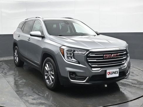 Used 2024 GMC Terrain SLT image 4