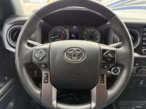 Used 2020 Toyota Tacoma TRD Sport 4x4 4dr Double Cab 5 image 31