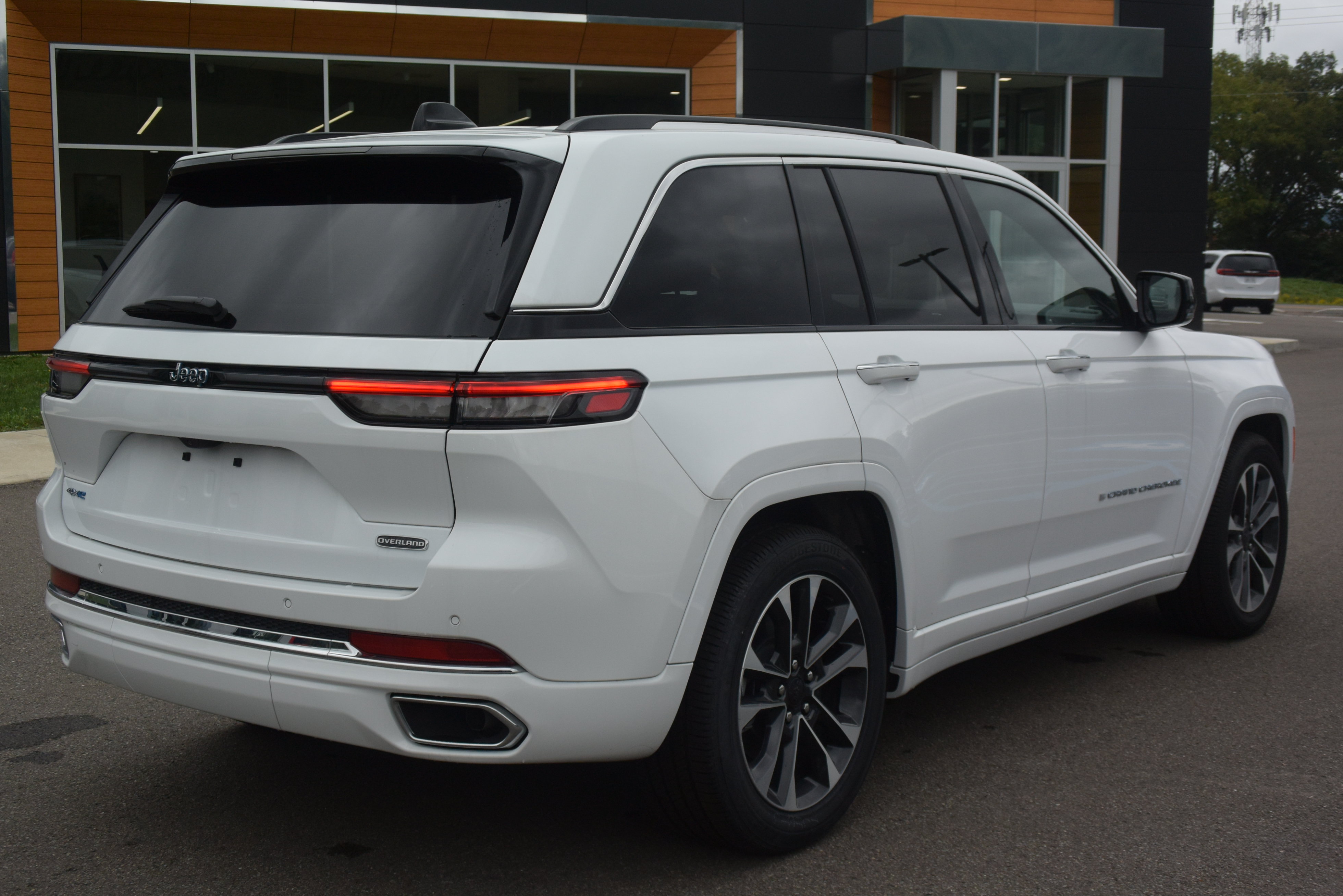 Used 2022 Jeep Grand Cherokee Overland AWD/4WD image 6