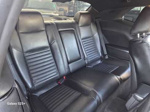 Used 2011 Dodge Challenger SE image 12