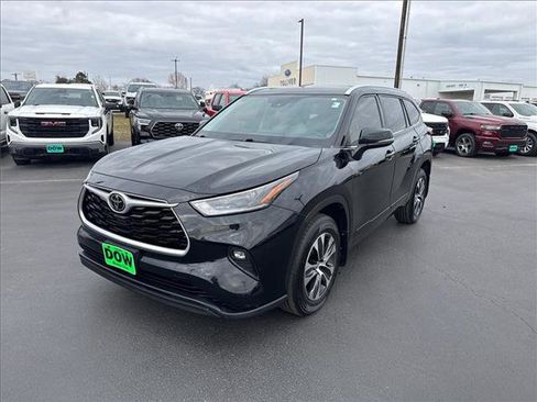 Used 2021 Toyota Highlander XLE image 1