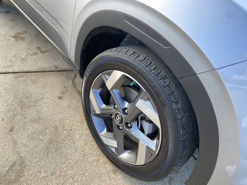 Used 2025 Hyundai Venue SEL FWD image 32
