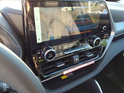 New 2026 Toyota Highlander Platinum image 19