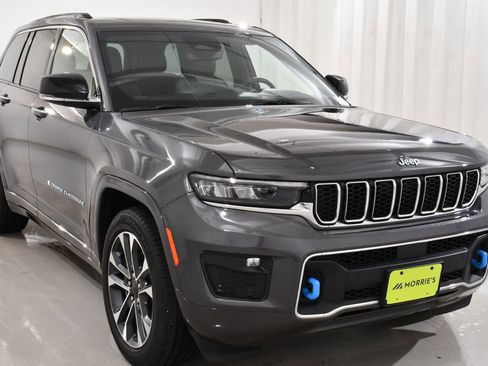 Used 2022 Jeep Grand Cherokee Overland AWD/4WD image 4