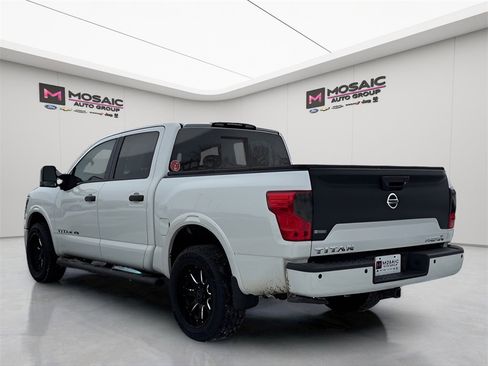 Used 2018 Nissan Titan PRO-4X image 5