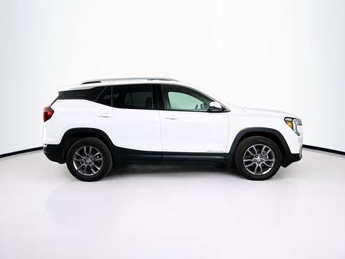 Used 2024 GMC Terrain SLT image 2