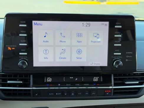 Used 2023 Toyota Sienna XLE image 28