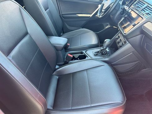 Used 2018 Volkswagen Tiguan SEL FWD image 18