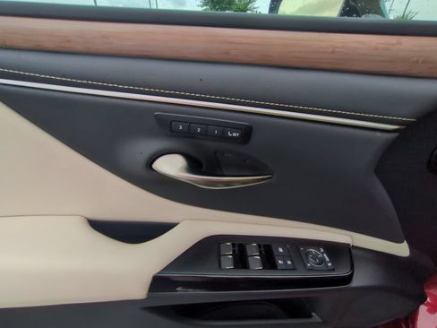Used 2024 Lexus ES 350 w/ Premium Package FWD image 14