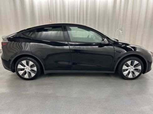 Used 2024 Tesla Model Y Long Range image 7
