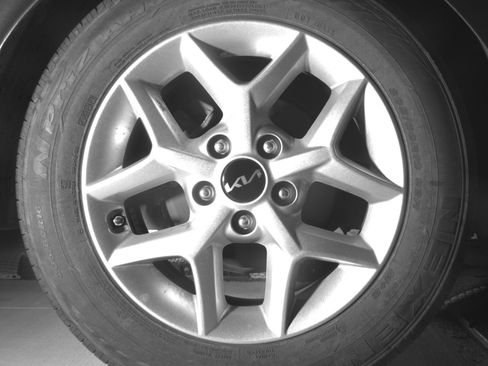 Used 2025 Kia Soul LX w/ LX Technology Package image 15