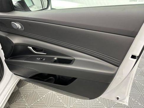 New 2025 Hyundai Elantra Limited image 15